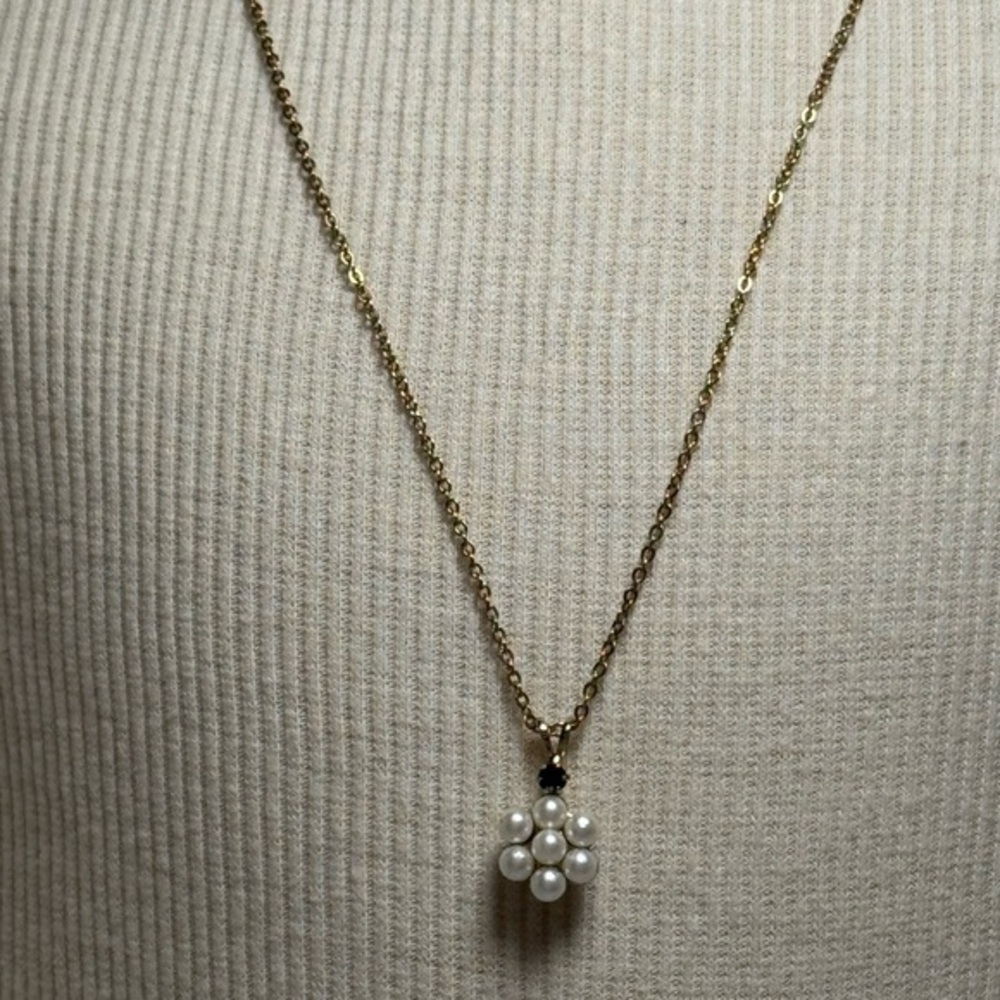 Avon Floral Faux Pearl Necklace w/Red Crystal Jewelry Fashion Jewelry
